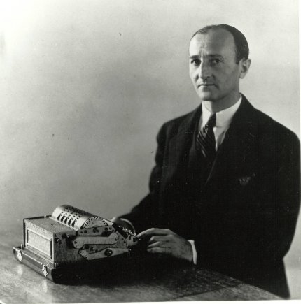 1.William-Friedman-w-his-ch-machine