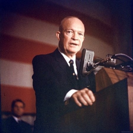 4.Dwight-d-eisenhower-president