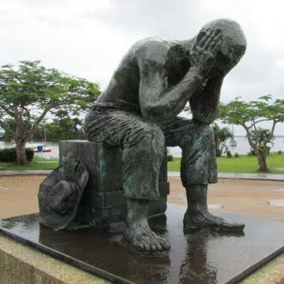 sad-statue